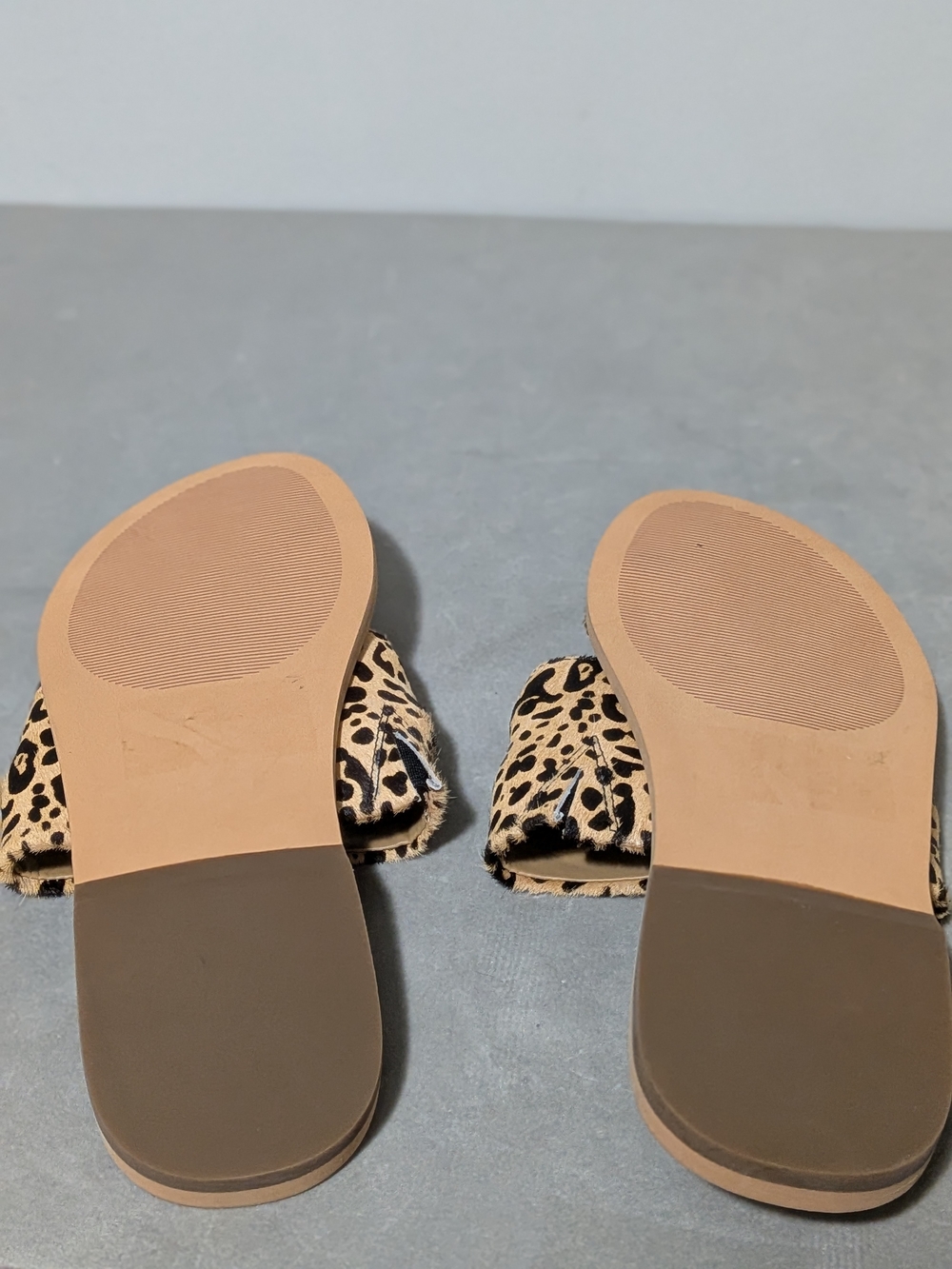 Array Leopard-Print Toe-Ring Slide Sandals - Beige/Black - Picture 4 of 6
